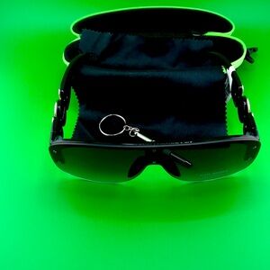 Steve Madden Patrix Sunglasses NWT black and gold